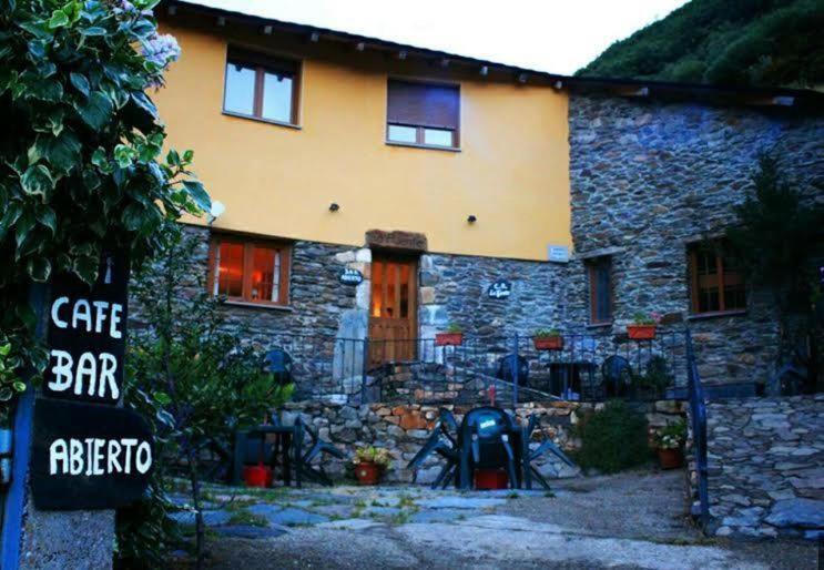 Casa Rural La Fuente Tejedo del Sil Exteriör bild