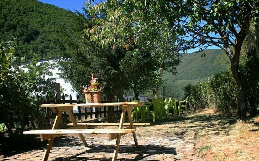 Casa Rural La Fuente Tejedo del Sil Exteriör bild